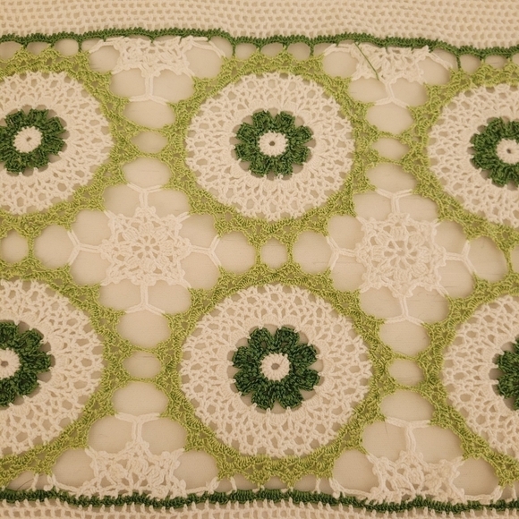Vintage Green and White Crocheted King Size Coverlet - Picture 5 of 5